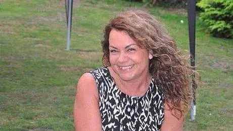 Giallo sulla morte di una donna: omicidio o gioco erotico finito mal?