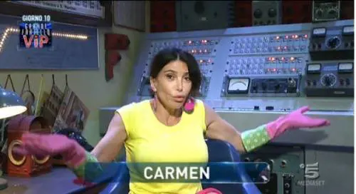 Gf Vip, il dramma di Carmen: "Vivevo sui treni. Non lo sapeva nessuno"