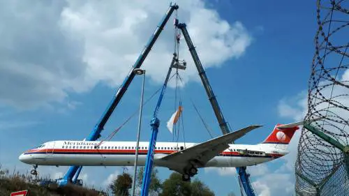 L'Md80 fa l'ultimo volo da Malpensa a Volandia
