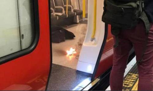 Londra, esplosione in metro: ​panico e feriti a Tower Hill