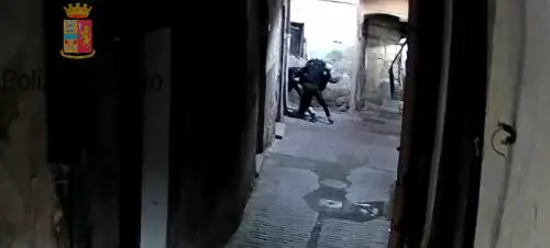 Salerno, rissa in pieno centro: si pestano slavi e nordafricani