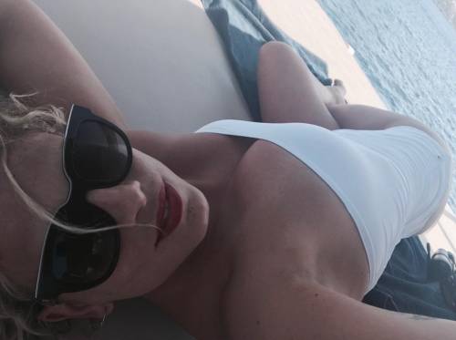 Emma Marrone sexy su Instagram