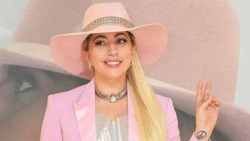 Lady Gaga sta male: Beyoncé corre in suo soccorso