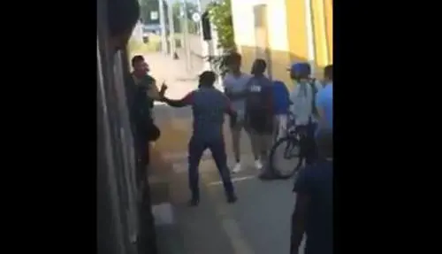 Sul treno ma senza il biglietto: immigrato sputa sul controllore