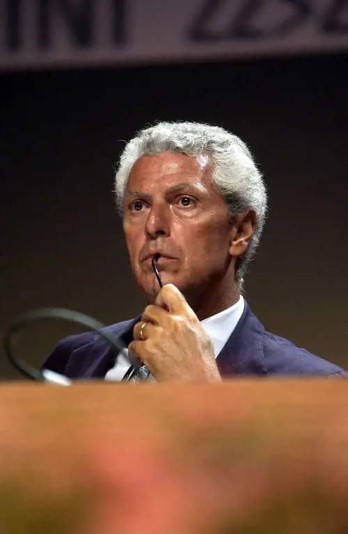 "Basta soldi", "Mai avuti" Lite Di Maio-Tronchetti Provera
