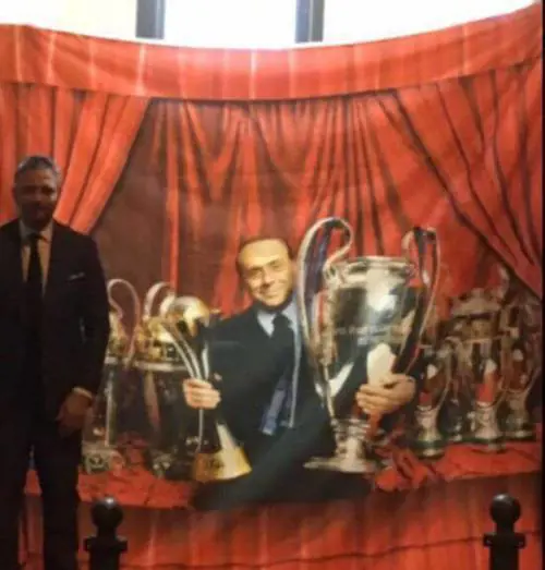 Le lenzuola di compleanno per Berlusconi