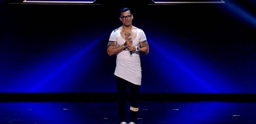 Sorpresa a X Factor: sul palco arriva l'autore della "Papu dance"