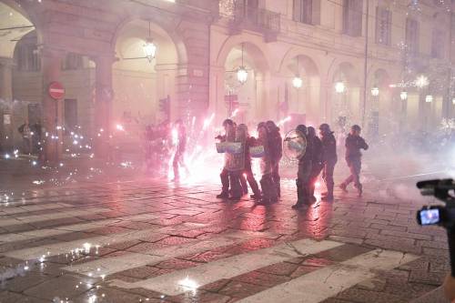 G7, notte di tensione a Torino Tafferugli e scontri con agenti