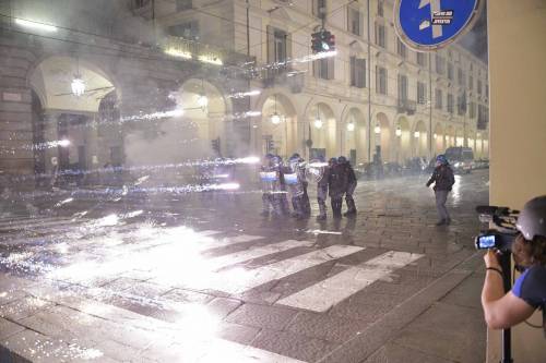 G7, guerriglia urbana a Torino