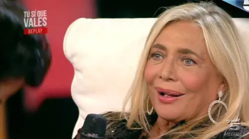 Tu si que vales, il bacio a sorpresa a Venier: "Hai sentito la lumaca?"