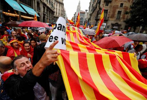 La Catalogna in piazza cerca lo strappo finale: "L'Ue deve intervenire"