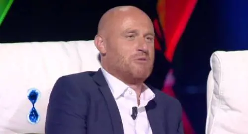 Tu si que vales, "rissa" coi cuscini in studio. Rudy Zerby: "Siete delle m.."