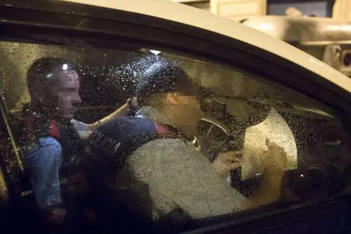 I Mossos si rifiutano di obbedire e la polizia nazionale usa proiettili di gomma