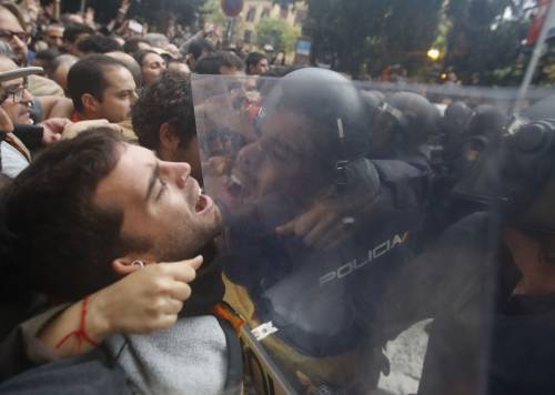 Catalogna, violenze inacettabili Questa non è una democrazia