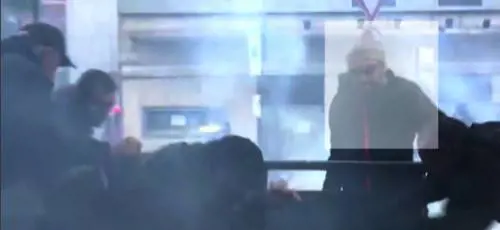 L'assalto e i pugni al poliziotto Il NoTav incastrato da un video