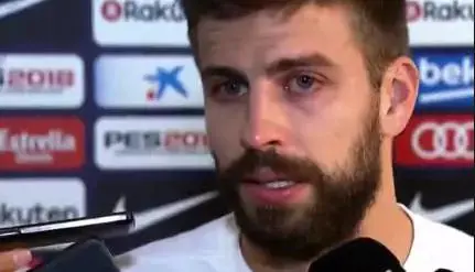 "Un flirt con la divorzista". Dopo Shakira, Piqué tradisce anche l'amante