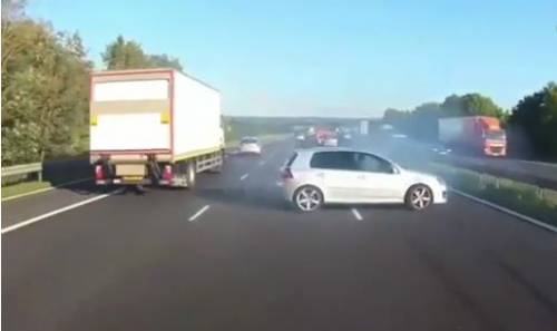 Gran Bretagna, autista evita incidente mortale. E scoppiano gli applausi sul bus