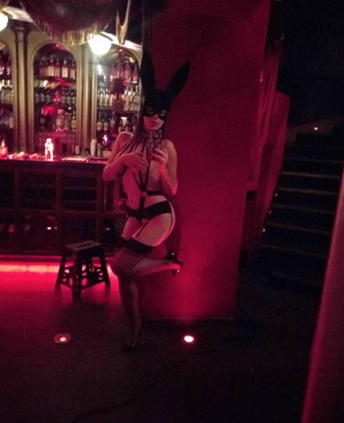 Valentina Nappi, selfie hot da coniglietta