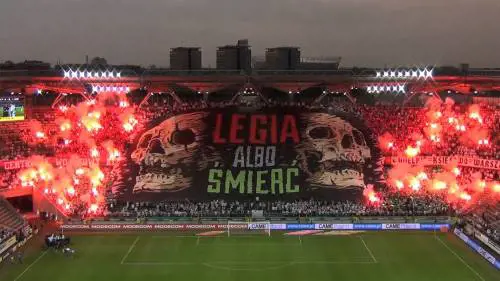 Legia Varsavia sotto choc: ultras aggrediscono giocatori