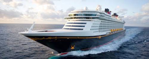 La nave della Disney sbatte sulla banchina alle Bahamas