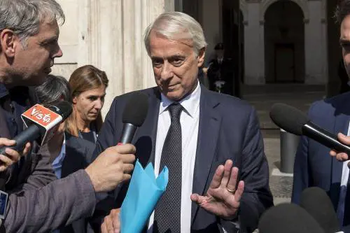 Pisapia "chiama" Renzi: 'Evitiamo un'altra Sicilia'