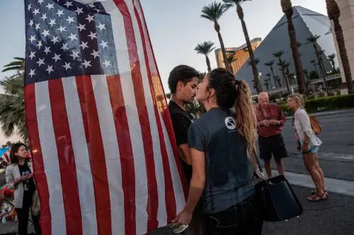 Donna ferita nella strage di Las Vegas ha lasciato l'ospedale