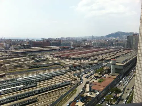 Napoli, un senegalese aggredisce guardia giurata in stazione