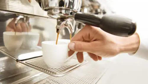 Caffè sospeso: ecco i bar che offrono l'espresso