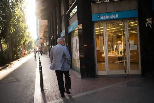 I giudici: no alla secessione. Le banche via da Barcellona