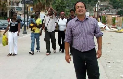 Il sindaco di Riace intercettato: "Non guardo se le carte sono a posto"