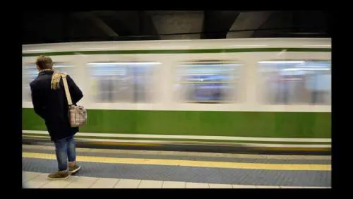 Milano, deraglia treno in metropolitana