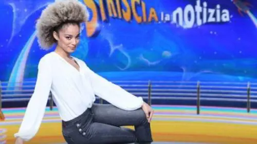 La velina di Striscia insultata: "In piazza per lo ius soli"