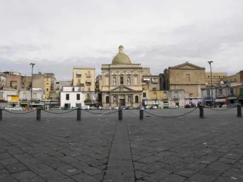Napoli, perdona l'assassino e si prende cura della sua famiglia