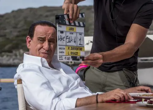Ecco la prima foto di Servillo nei panni di Berlusconi