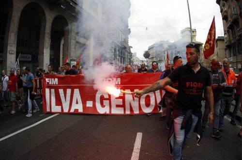 Gli operai di Genova occupano lo stabilimento dell'Ilva