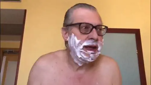 Sgarbi: "Se sfrattate la 95enne vi mangio il cuore!"