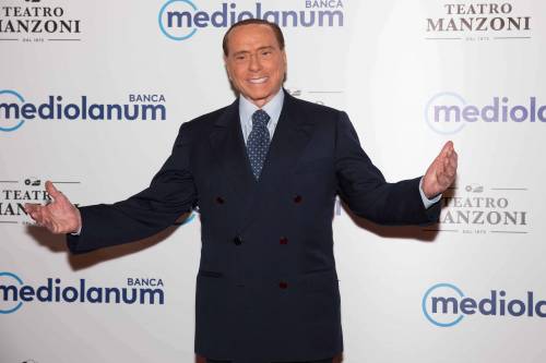 Il Teatro Manzoni apre la stagione teatrale in grande stile. Berlusconi presente alla serata