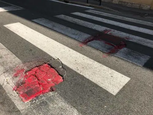 Raggi cade sulle buche, a Roma è boom di ernie e cervicali