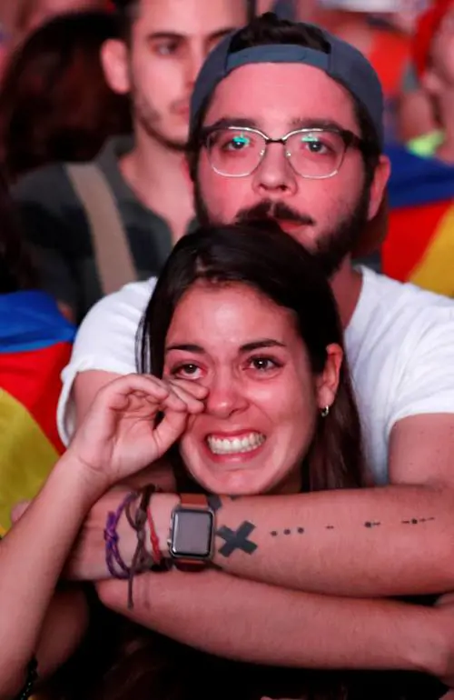 La delusione dei catalani dopo le parole di Puigdemont