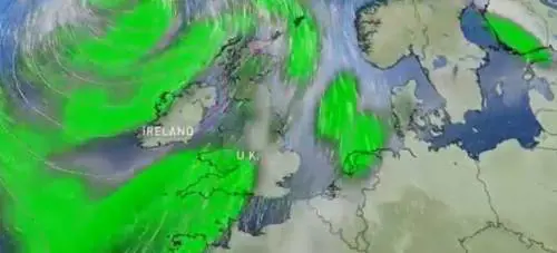 L'uragano Ophelia verso l'Europa