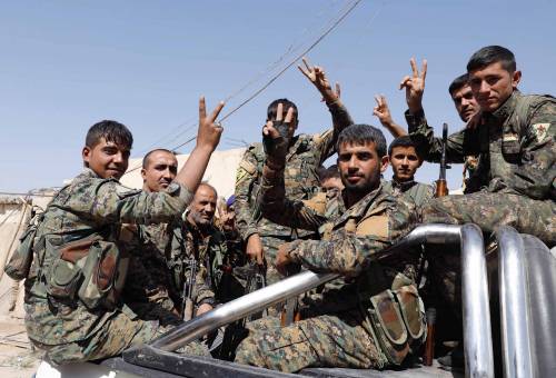 Colpo finale allo Stato islamico: "Raqqa ormai sta per cadere"