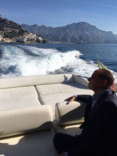 Berlusconi, avaria al motoscafo: soccorso in mare a Ischia