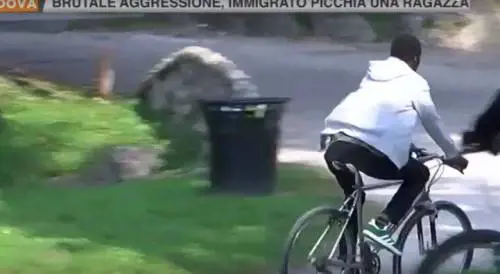 Ora ai cittadini è vietato denunciare il degrado: "Niente foto ai migranti"