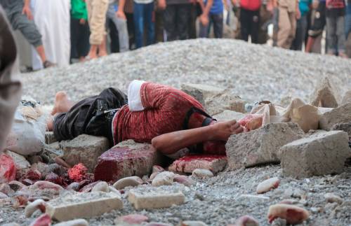 Il macabro lascito del Califfato: 200 morti in una fossa comune