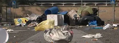 Orrore al mercatino: sgozzato per un litigio