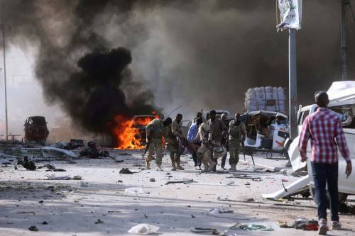 Mogadiscio, esplode un'autobomba: più di 200 vittime