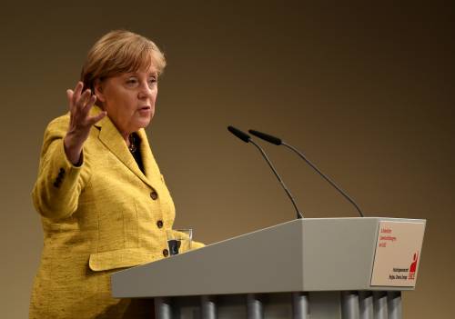 La Merkel stronca Kurz: "Non è un esempio da seguire"