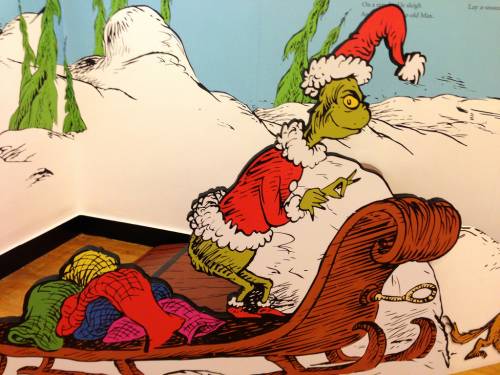 L'ultima follia del politicamente corretto: anche il "papà" del Grinch diventa razzista