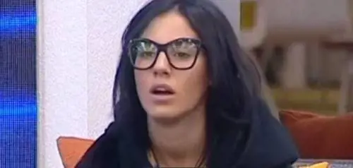 Gf Vip, Giulia imbarazza gli altri concorrenti: "Ma da vecchi vi si raggrinzisce?"