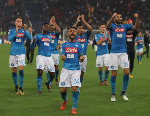 No mercato, no tournée e il Napoli meraviglia incanta Europa e Italia